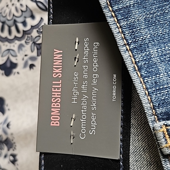 Size 18 torrid jeans--bombshell skinny and jegging - Picture 3 of 4